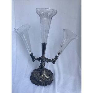 1273	Walker & Hall Sheffield England Tulip Epergne